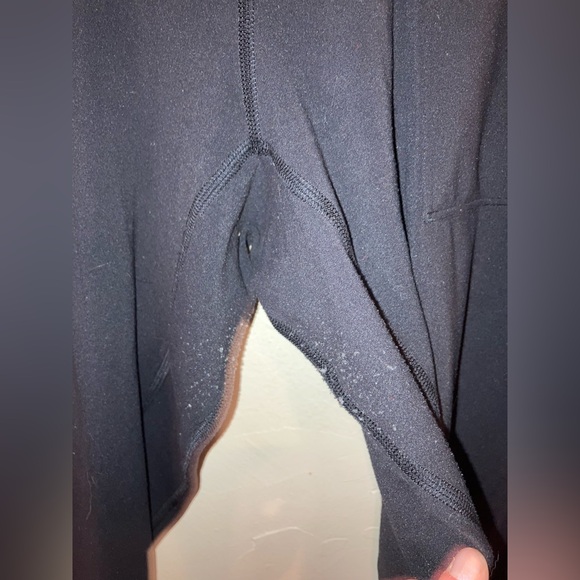 LULULEMON ALIGN JOGGERS 6 CROP JOGGER PANTS HAS PILLING / FLAW READ DESCRIPTION - Picture 4 of 5